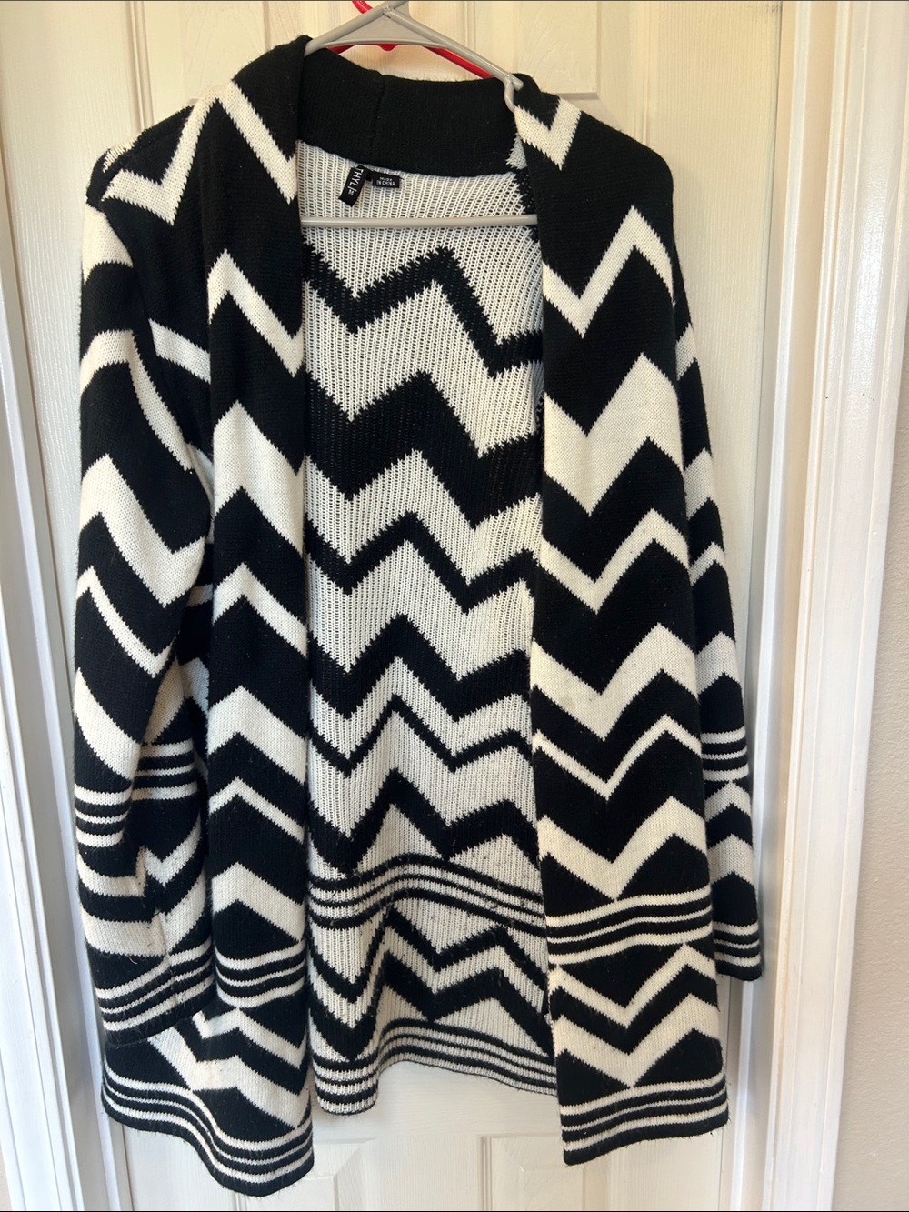 Black & White Chevron Open-Front Women's cardigan